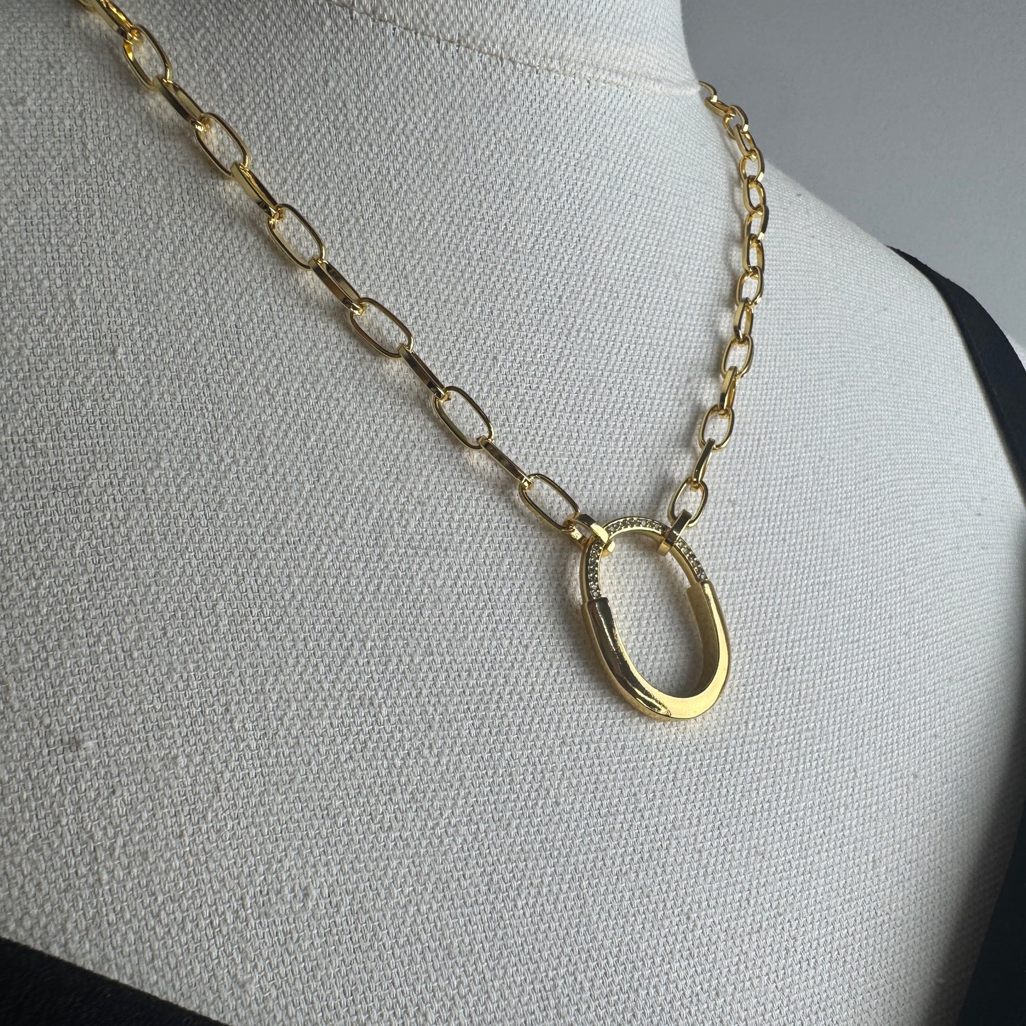 ITALIAN GOLD NECKLACE.