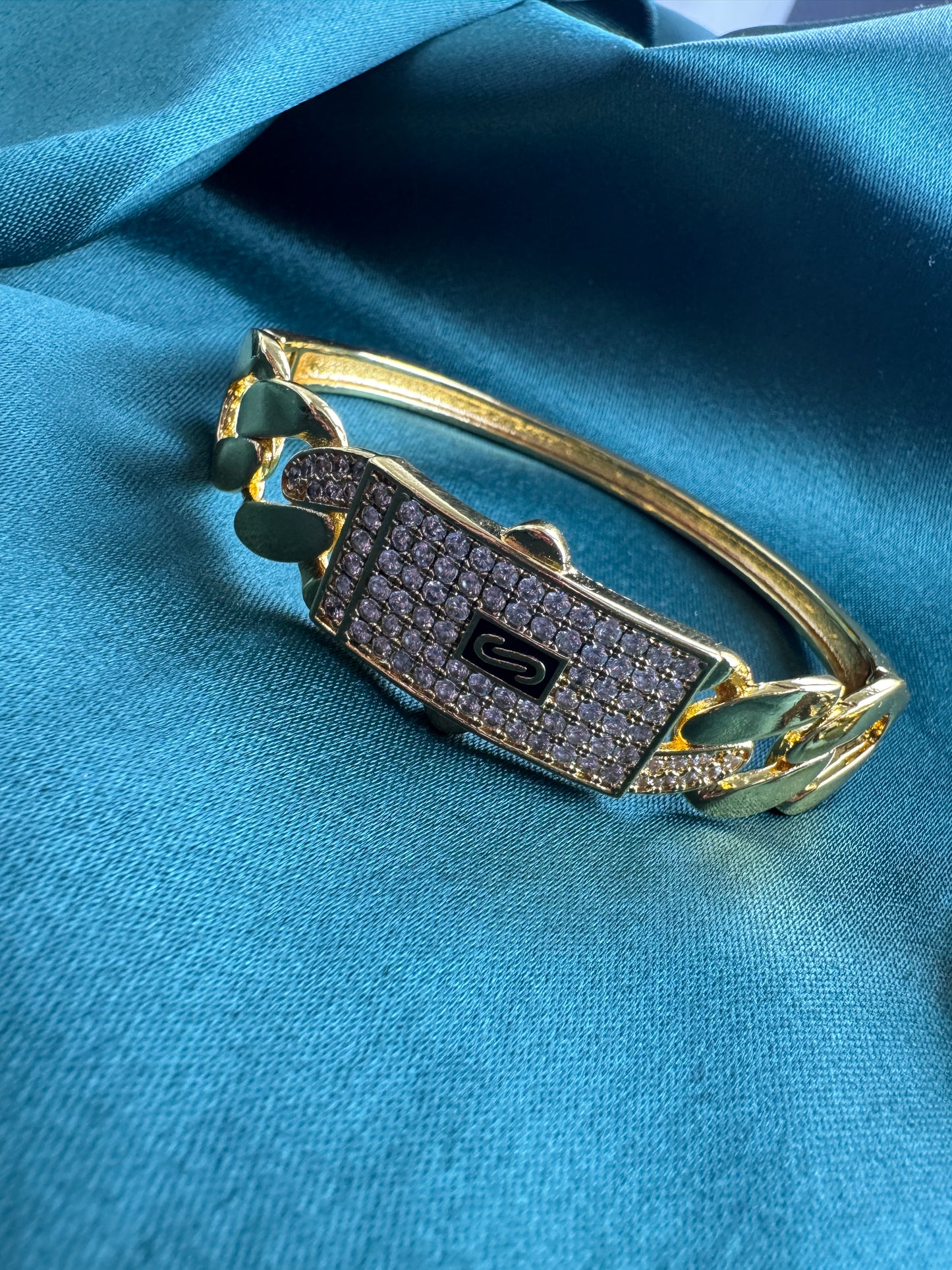ITALIAN GOLD BRACELET AND RING SET.