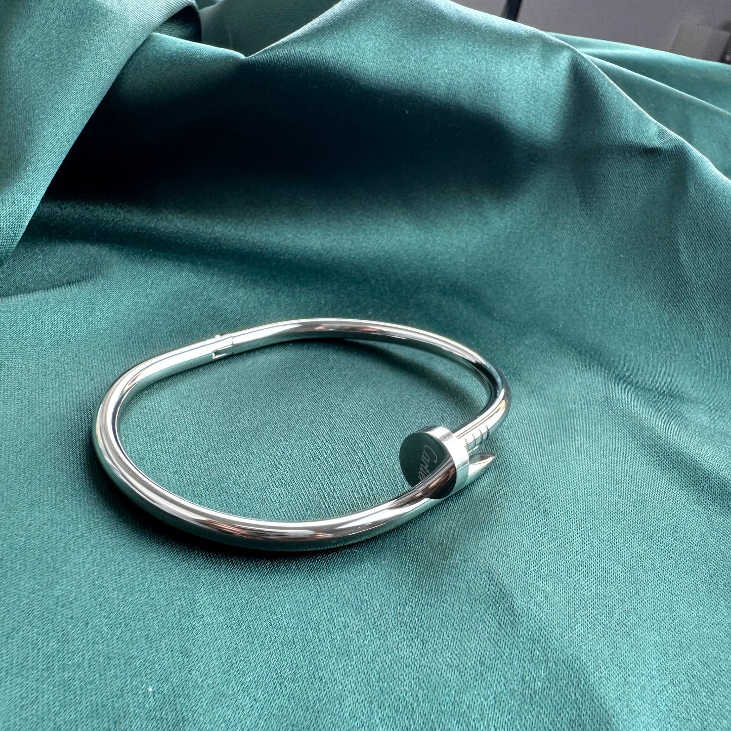 ITALIAN GOLD BANGLE BRACELET