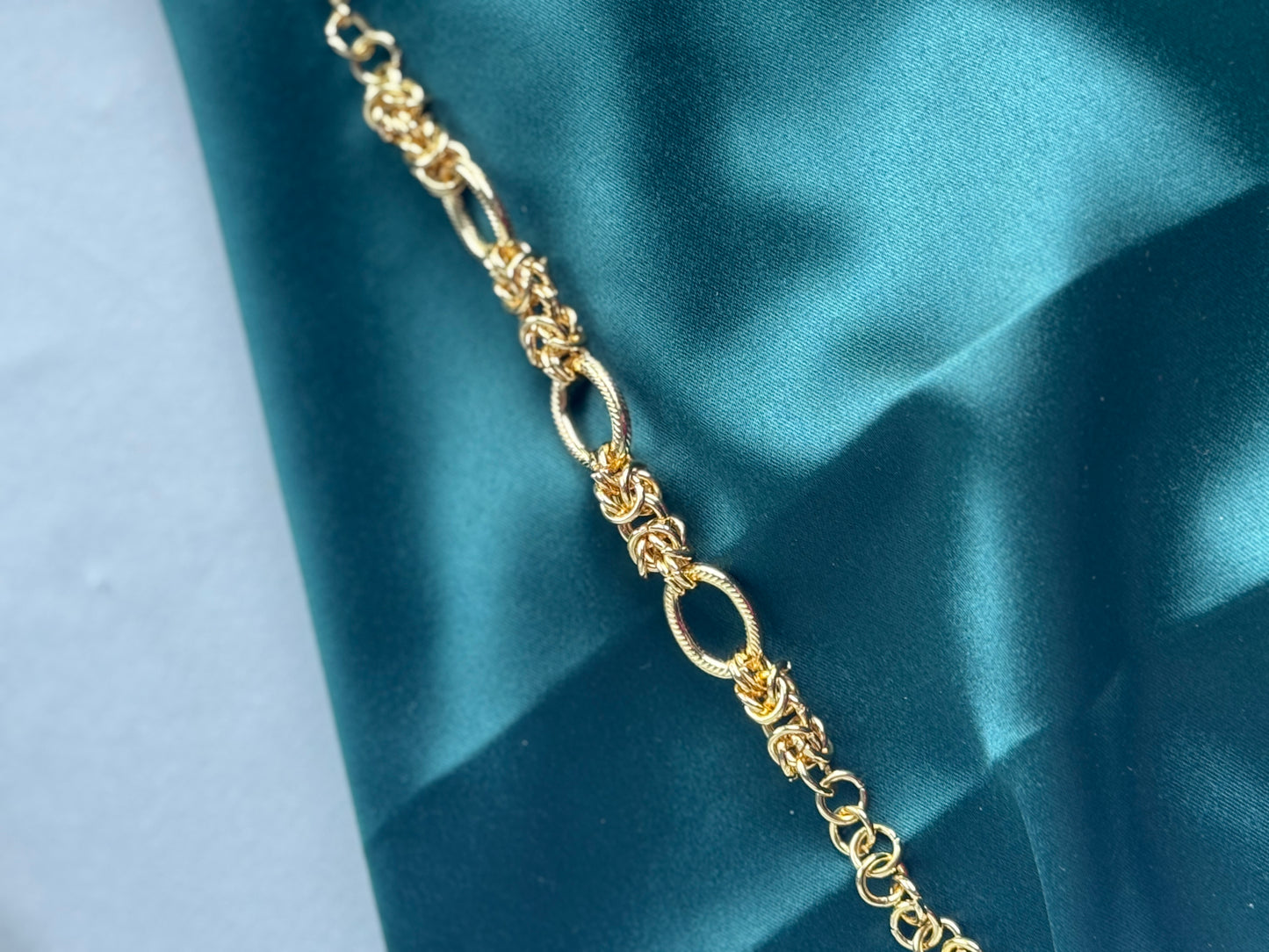 ITALIAN GOLD BRACELET.