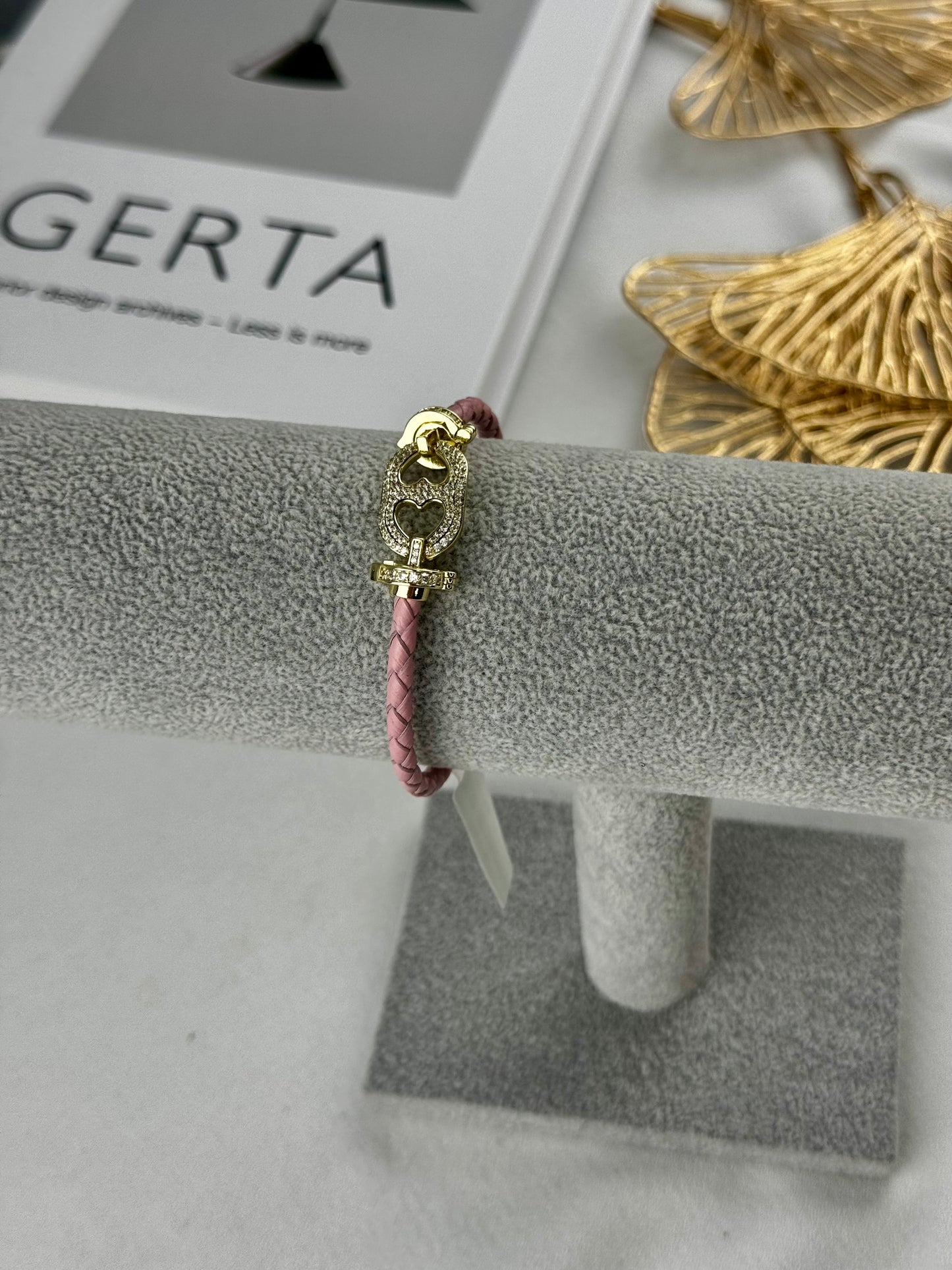 ITALIAN GOLD BRACELET.
