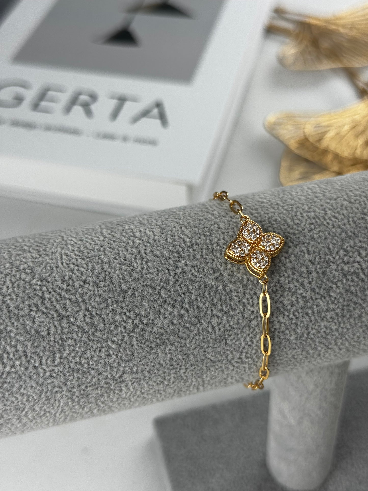 ITALIAN GOLD BRACELET.
