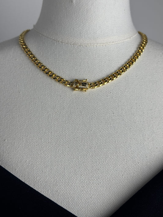 ITALIAN GOLD NECKLACE.