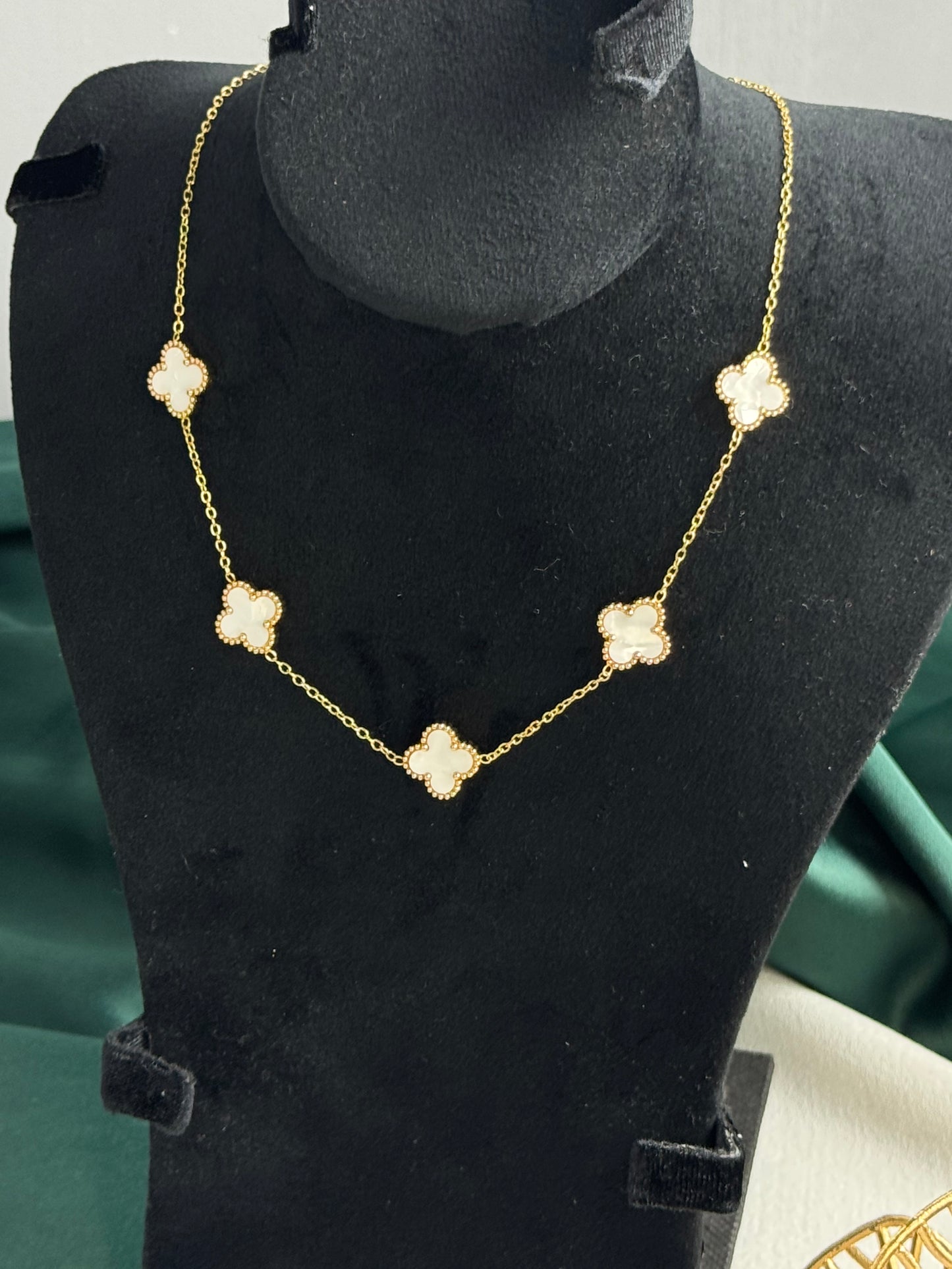 ITALIAN GOLD NECKLACE.