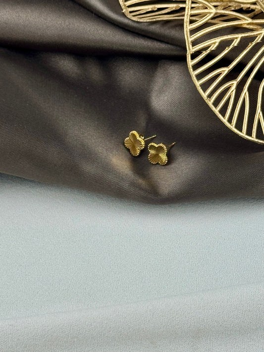 ITALIAN GOLD EARRINGS.