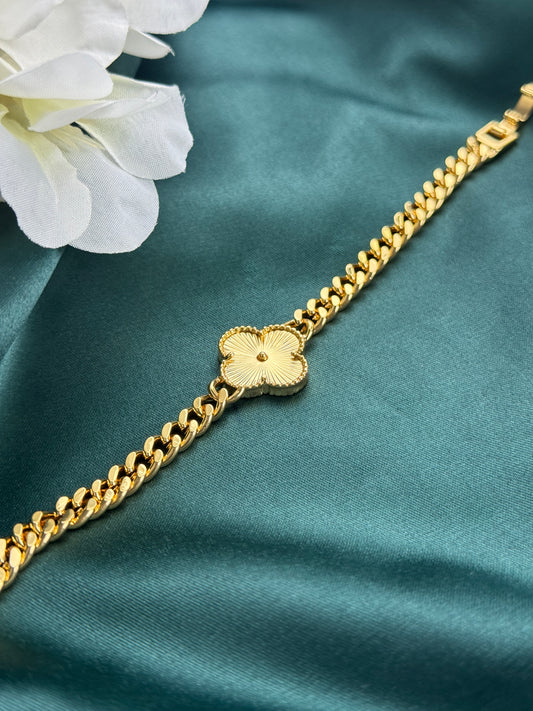 ITALIAN GOLD BRACELET.