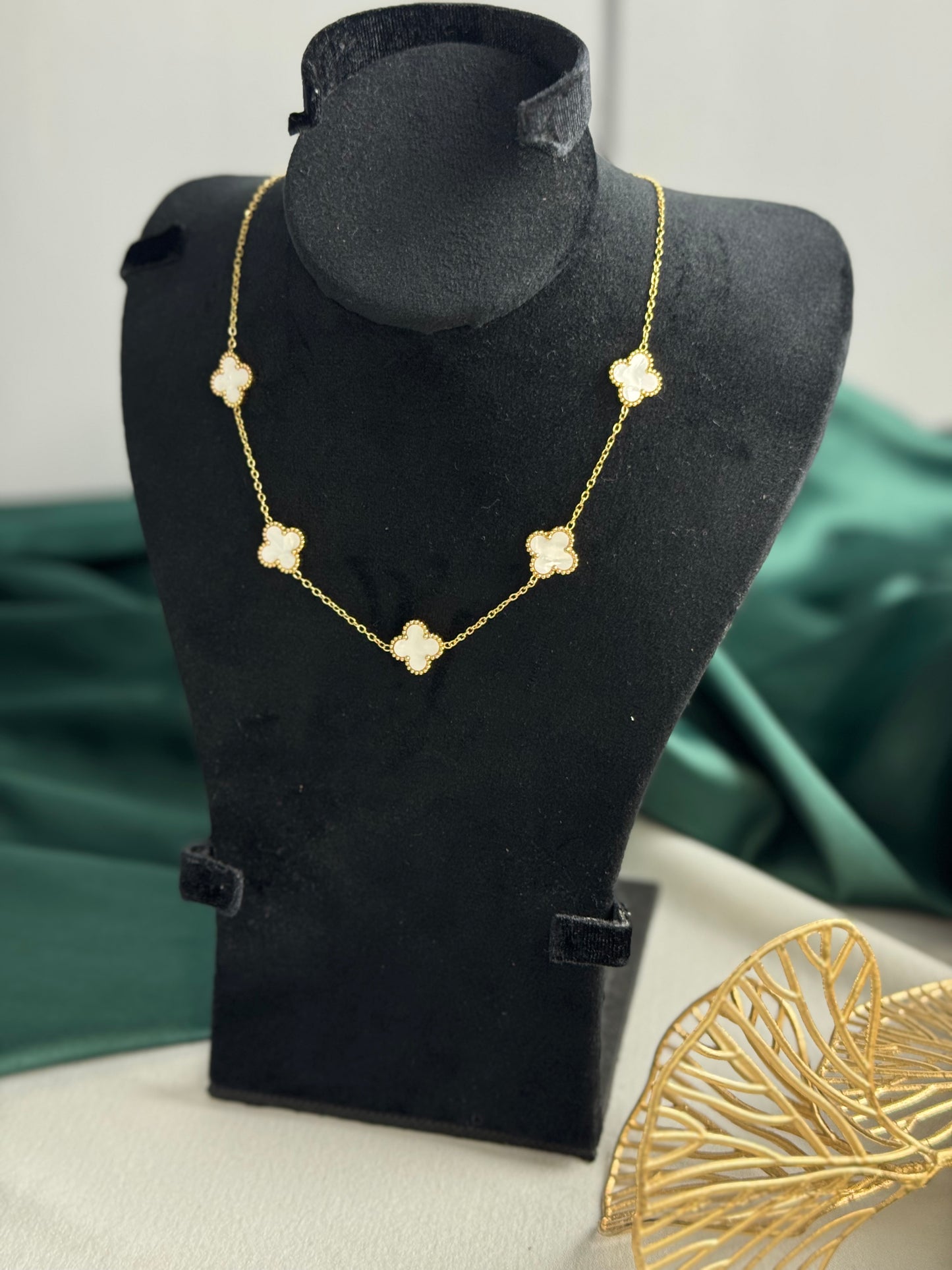 ITALIAN GOLD NECKLACE.
