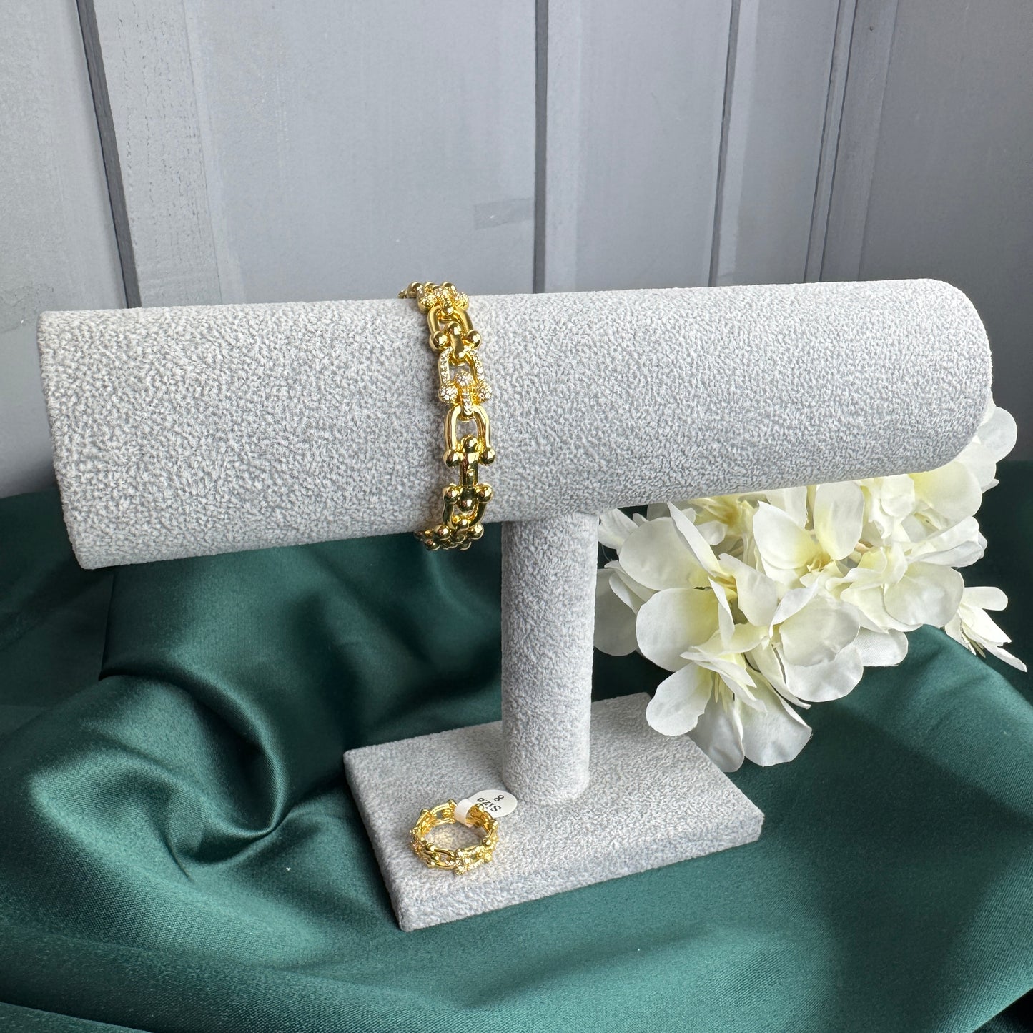 ITALIAN GOLD BRACELET AND RING SET.