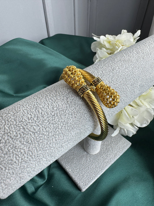 ITALIAN GOLD BANGLE BRACELET