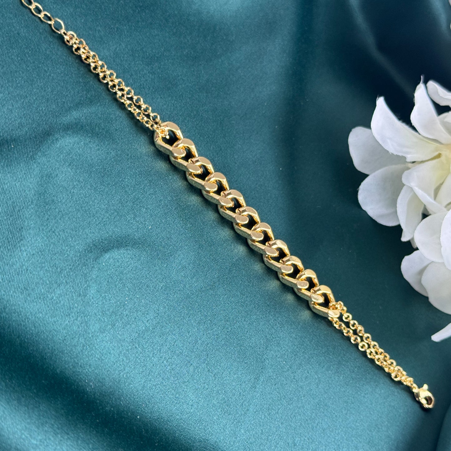 ITALIAN GOLD BRACELET.