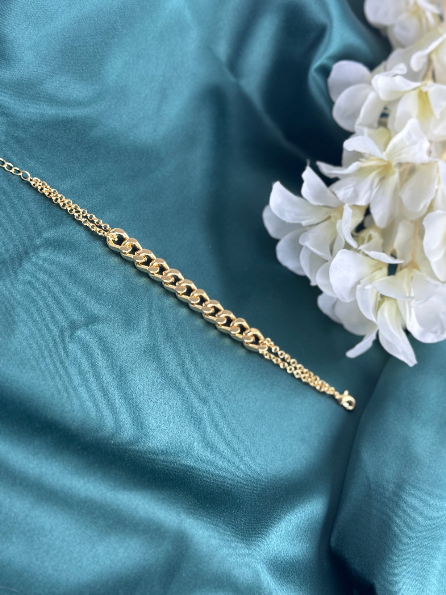 ITALIAN GOLD BRACELET.