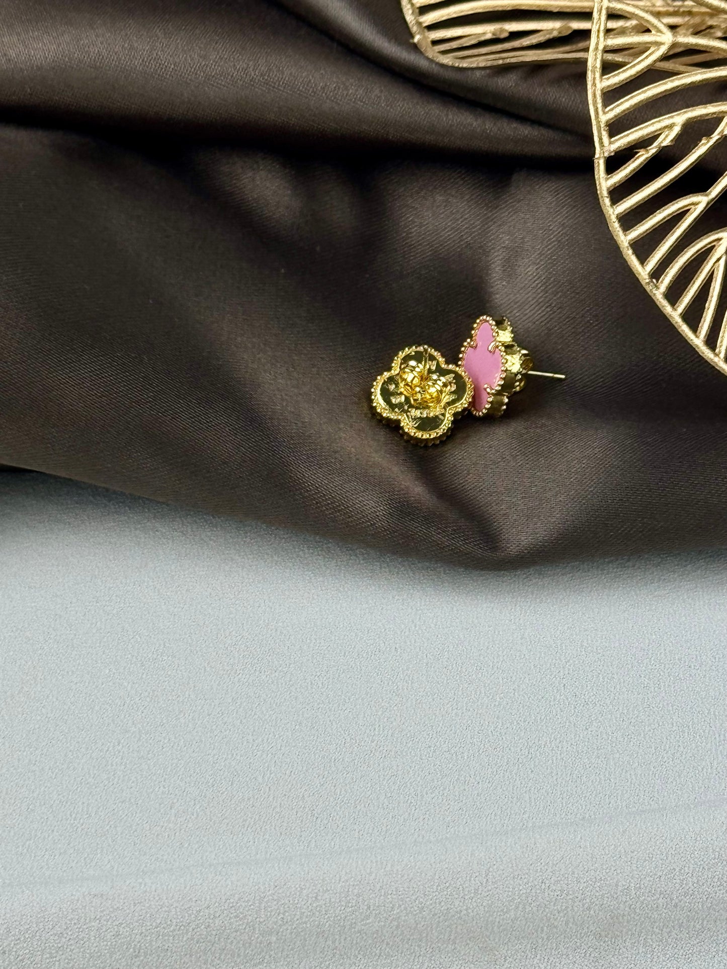 ITALIAN GOLD EARRINGS.