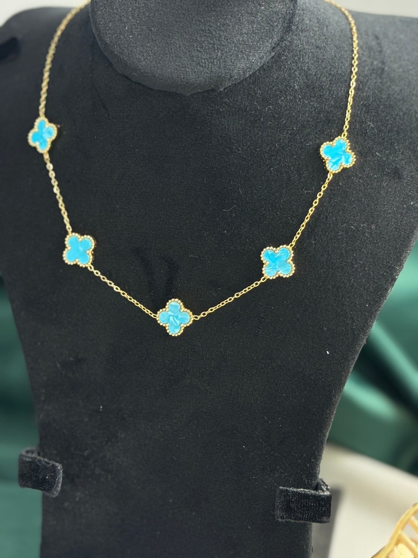 ITALIAN GOLD NECKLACE.