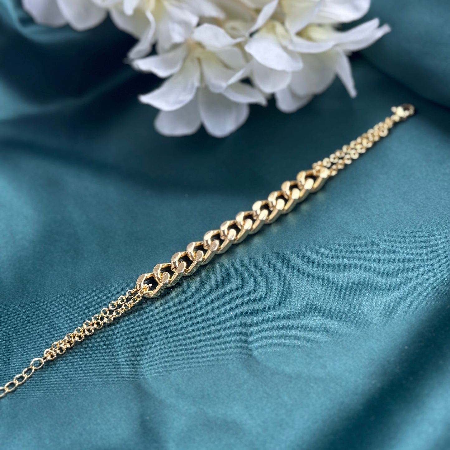 ITALIAN GOLD BRACELET.
