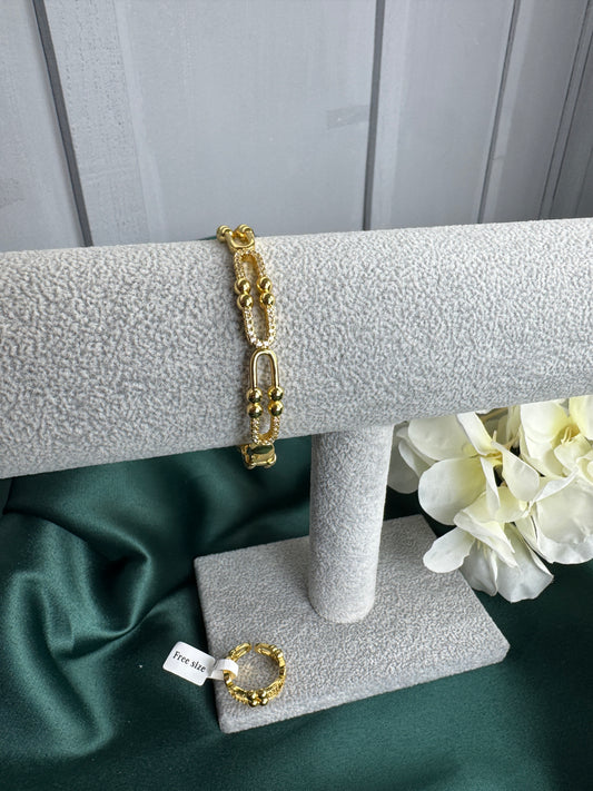 ITALIAN GOLD BRACELET AND RING SET.