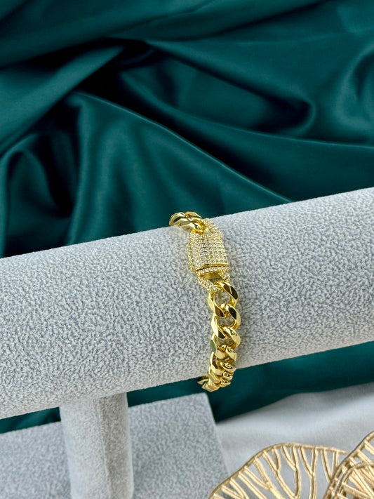 ITALIAN GOLD BRACELET.