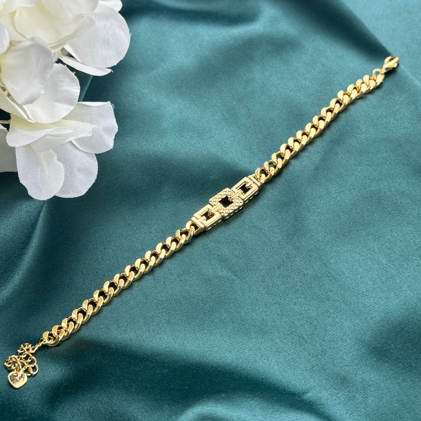 ITALIAN GOLD BRACELET.