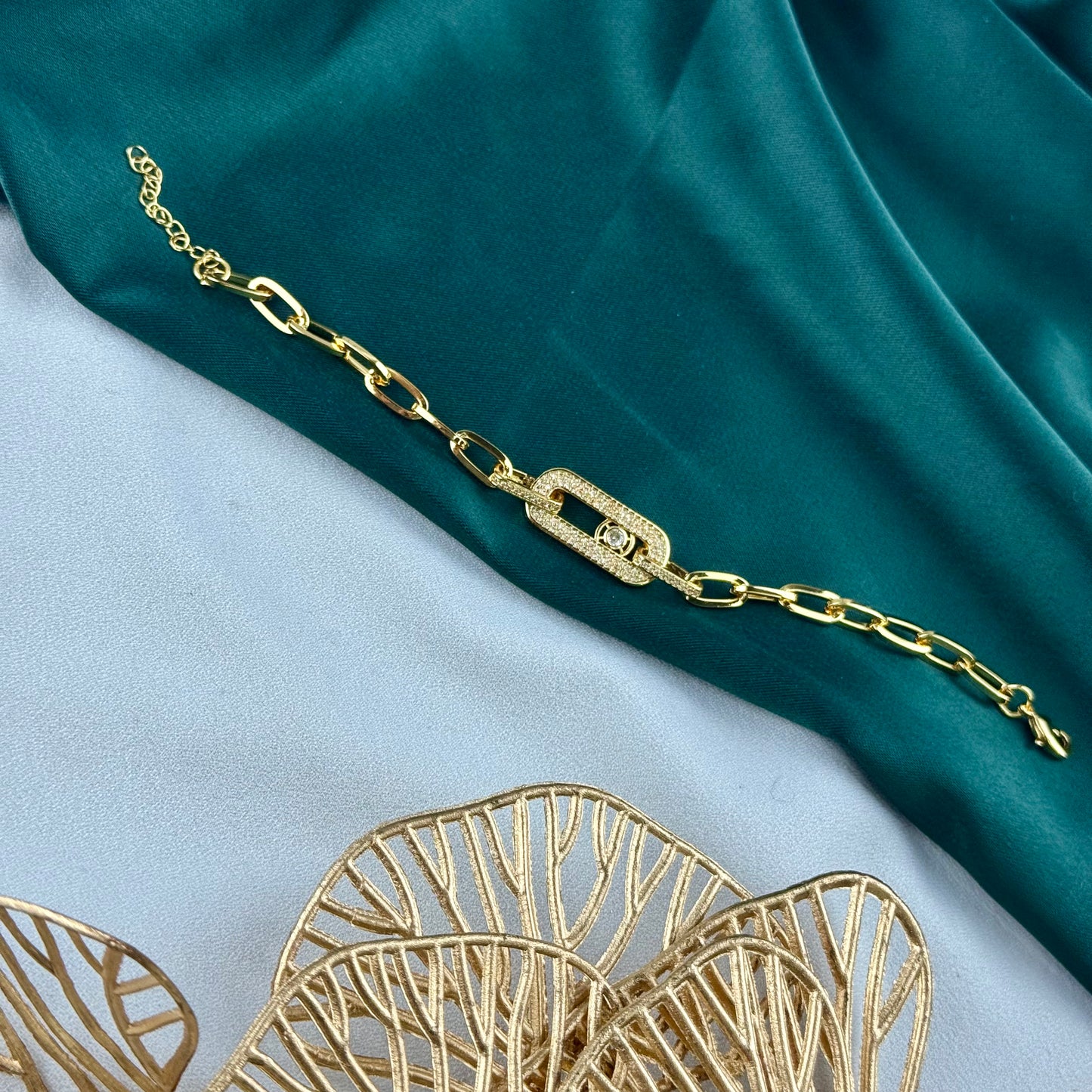 ITALIAN GOLD BRACELET.