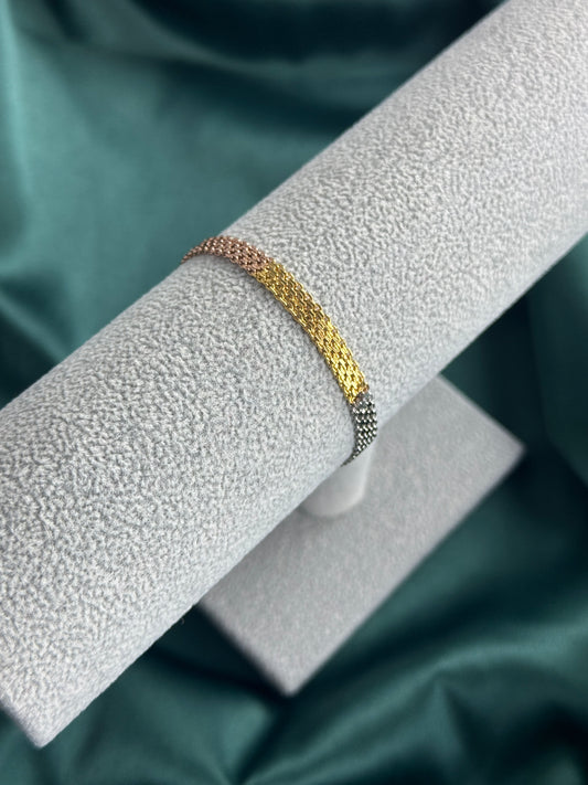 ITALIAN GOLD BRACELET.