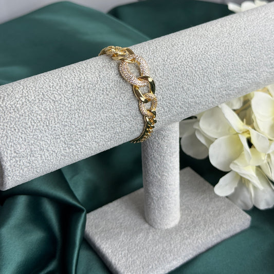 ITALIAN GOLD BRACELET.
