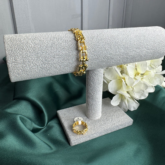 ITALIAN GOLD BRACELET AND RING SET.