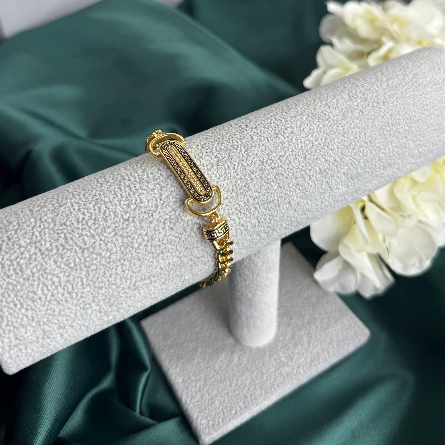 ITALIAN GOLD BRACELET.