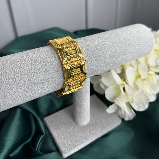 ITALIAN GOLD BRACELET.
