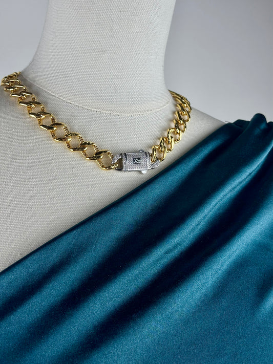 ITALIAN GOLD NECKLACE.