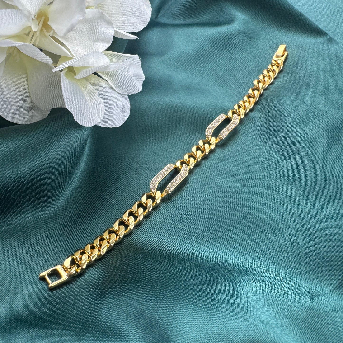 ITALIAN GOLD BRACELET.