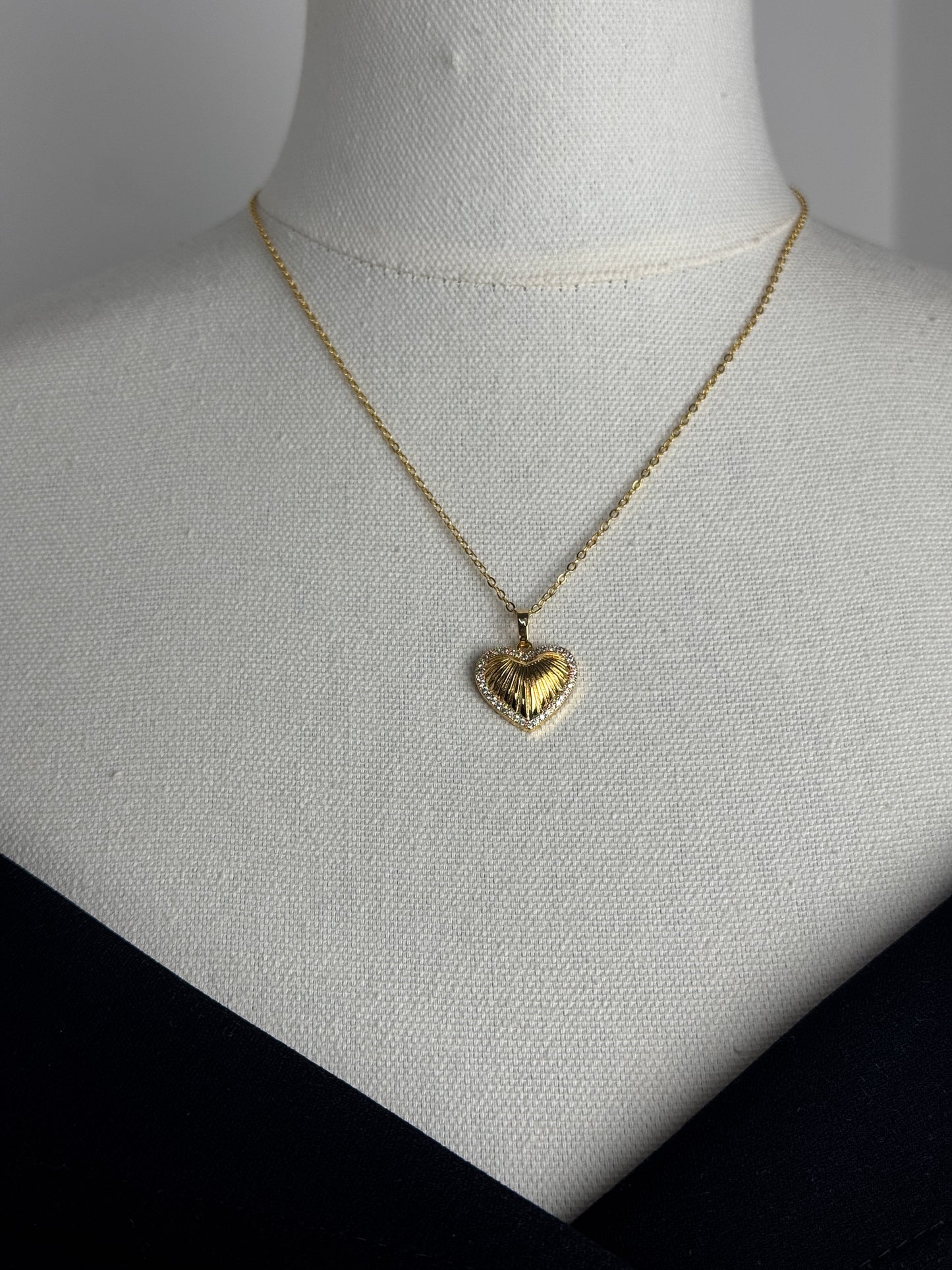ITALIAN GOLD NECKLACE.