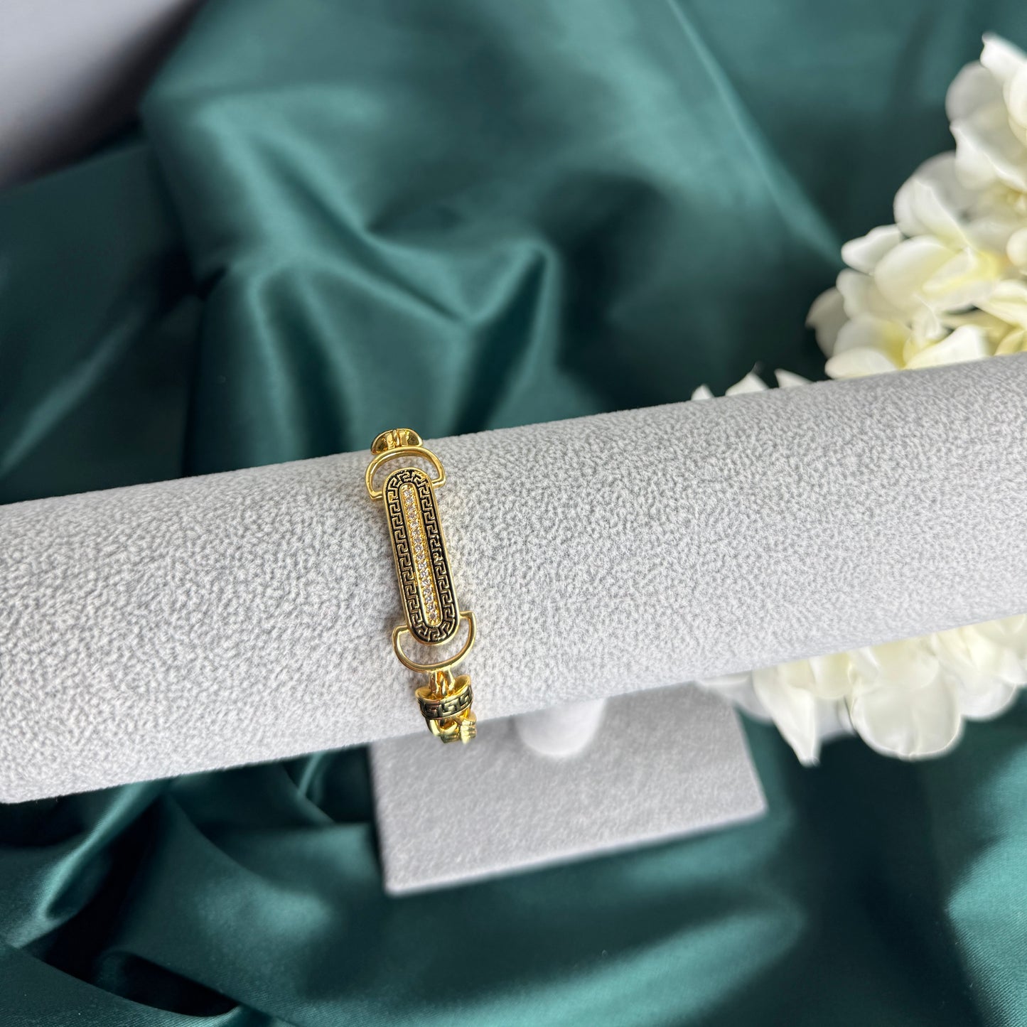 ITALIAN GOLD BRACELET.