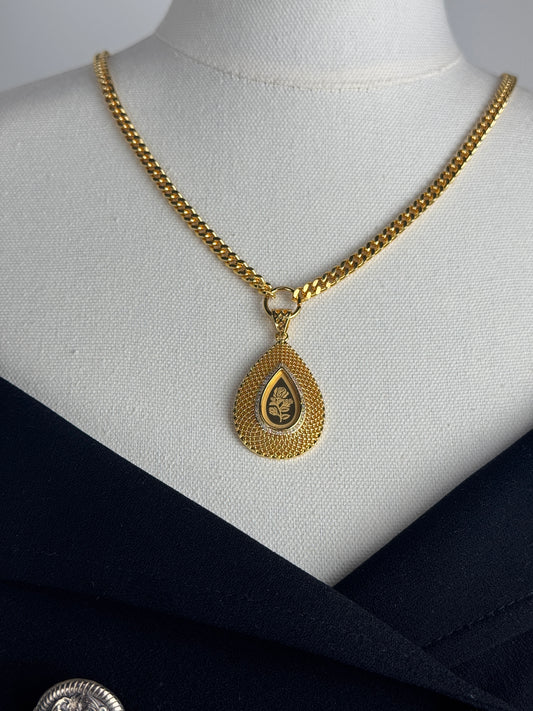 ITALIAN GOLD NECKLACE.