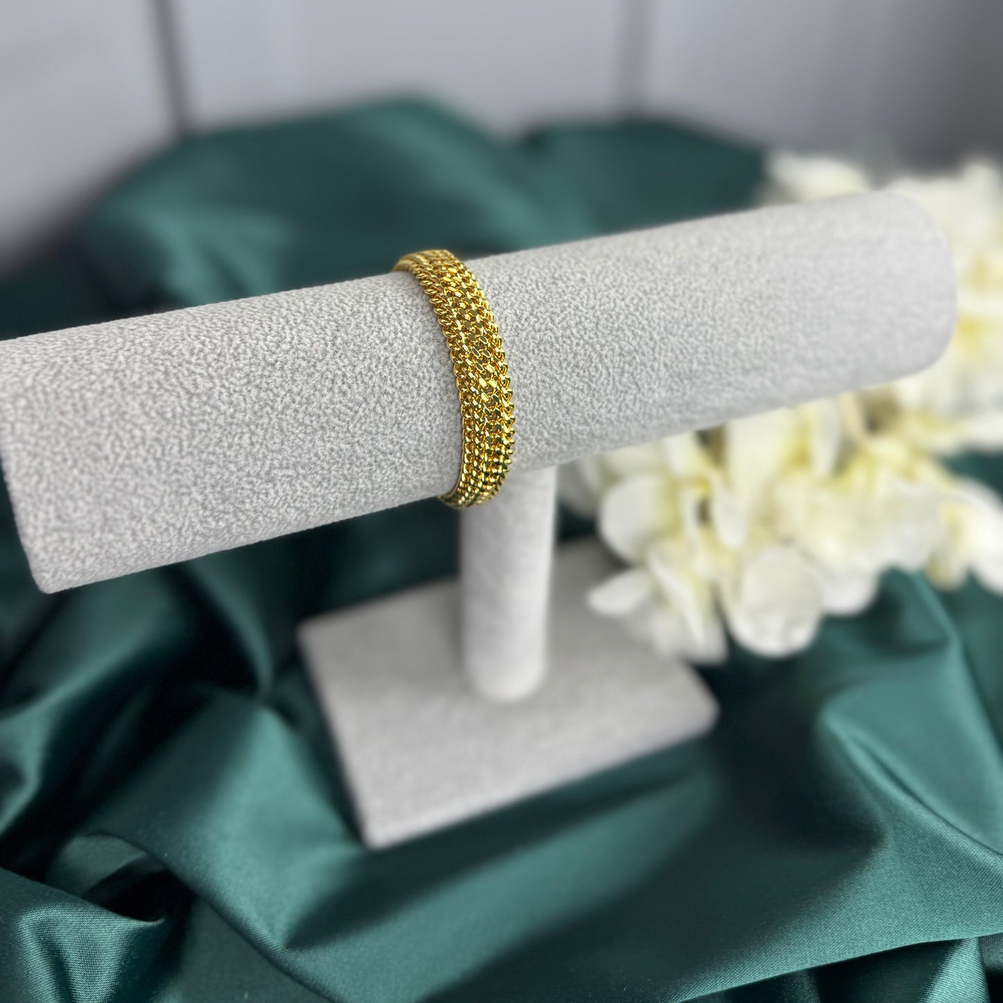 ITALIAN GOLD BRACELET.
