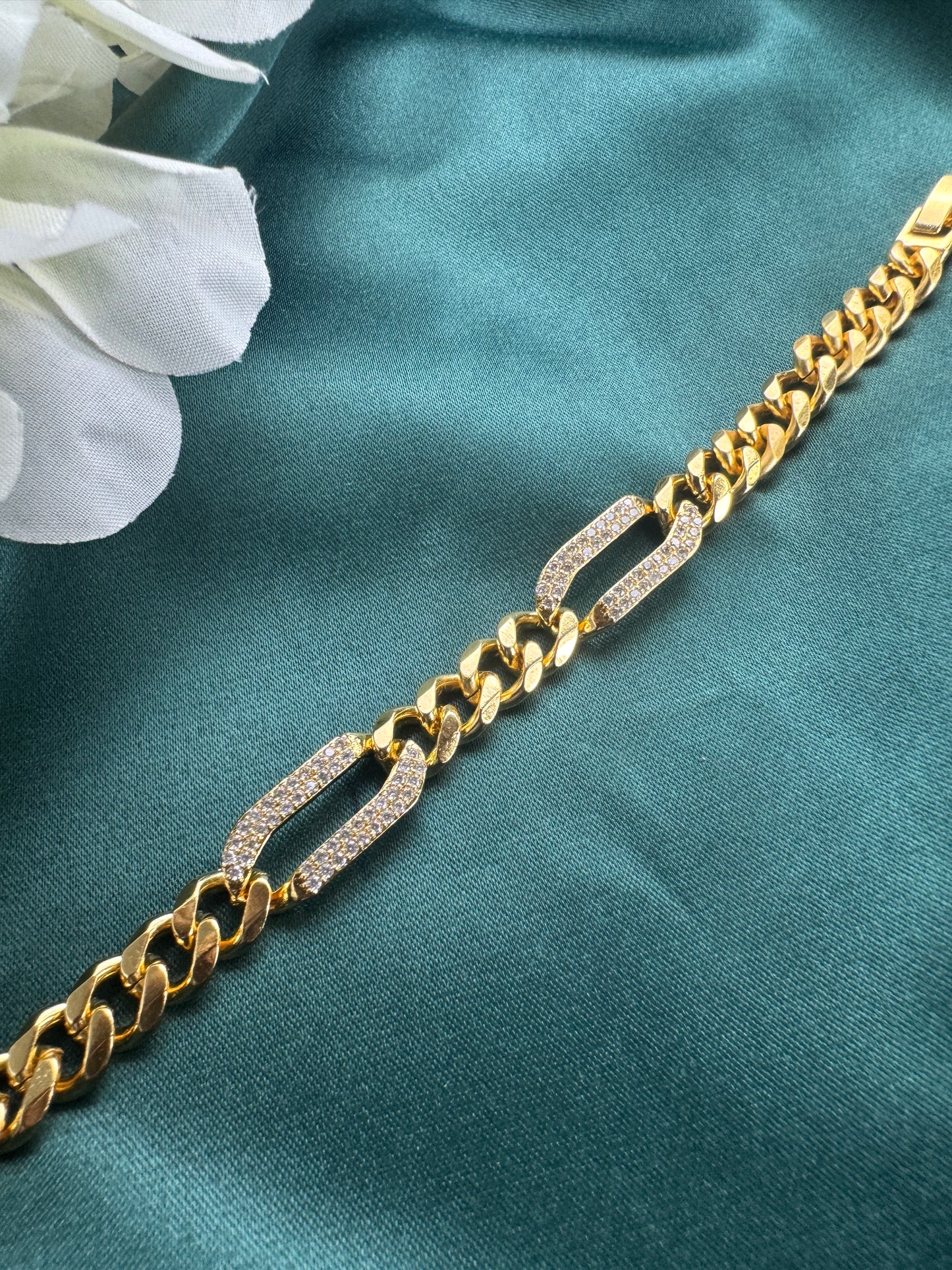 ITALIAN GOLD BRACELET.