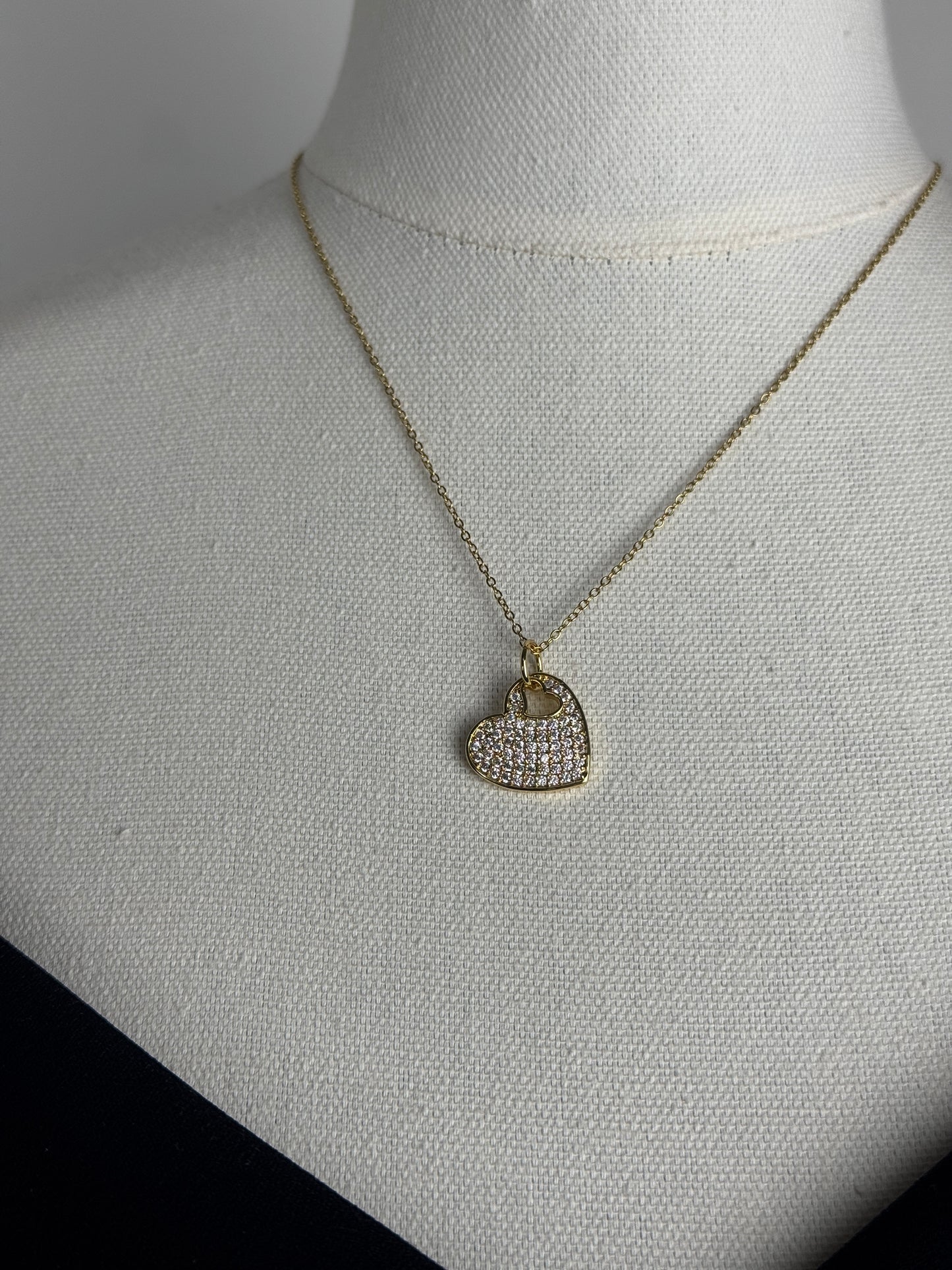 ITALIAN GOLD NECKLACE.