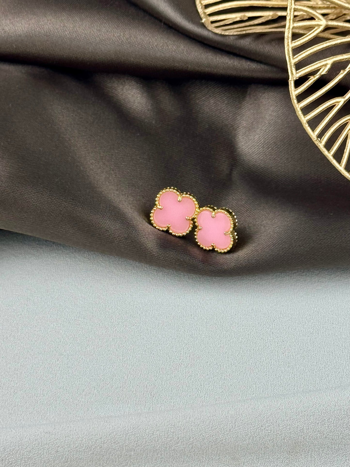 ITALIAN GOLD EARRINGS.