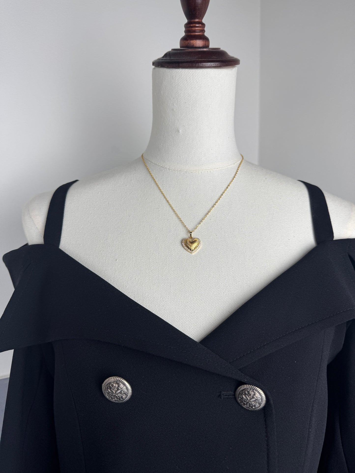 ITALIAN GOLD NECKLACE.
