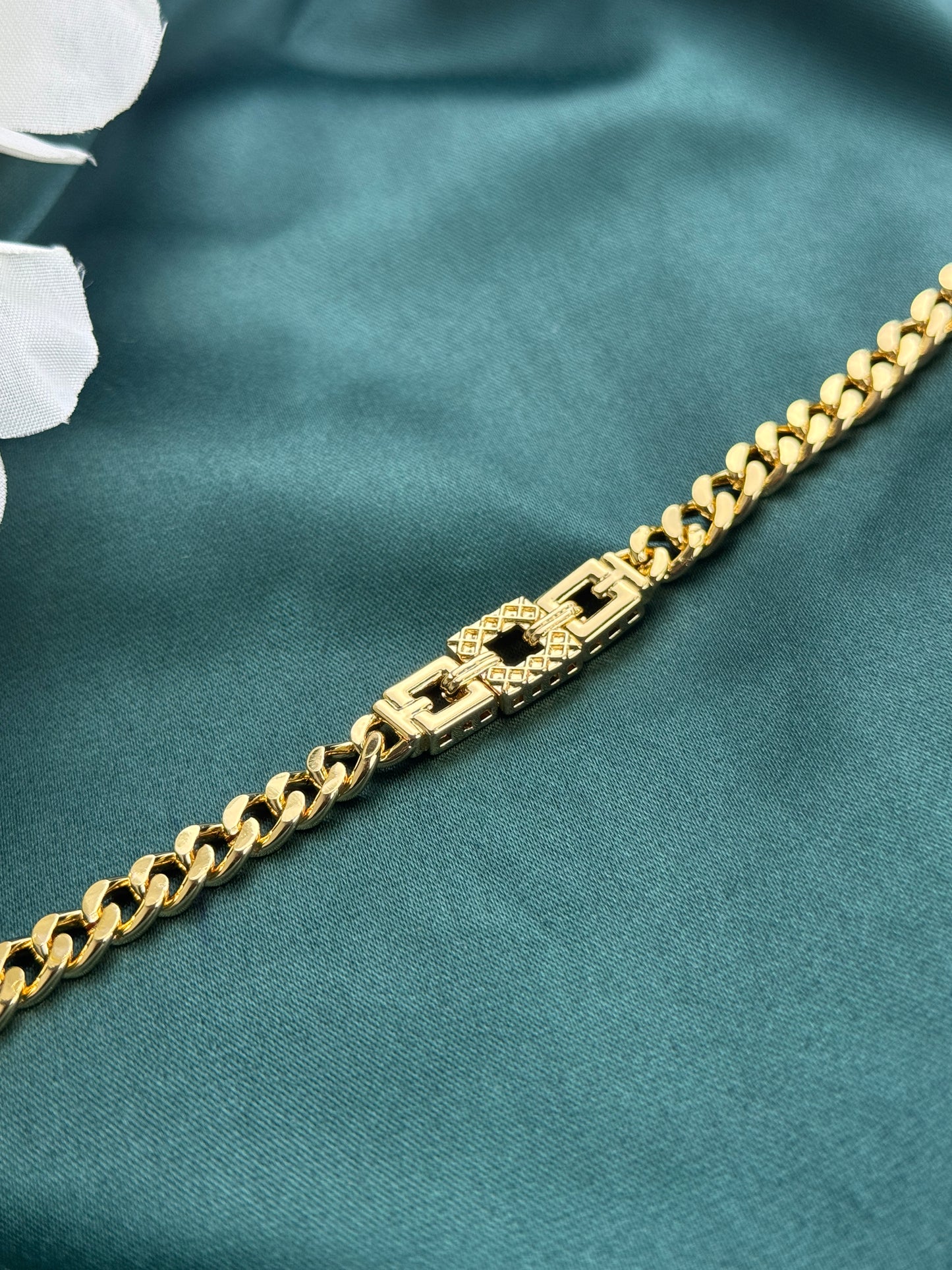 ITALIAN GOLD BRACELET.