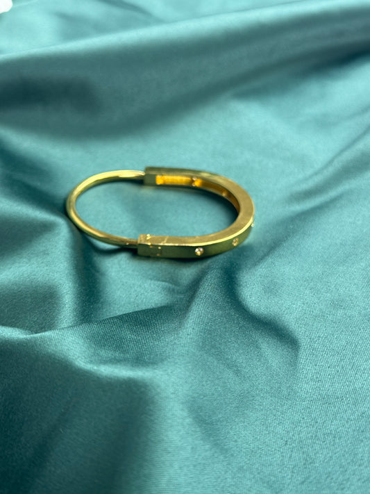 ITALIAN GOLD BANGLE BRACELET