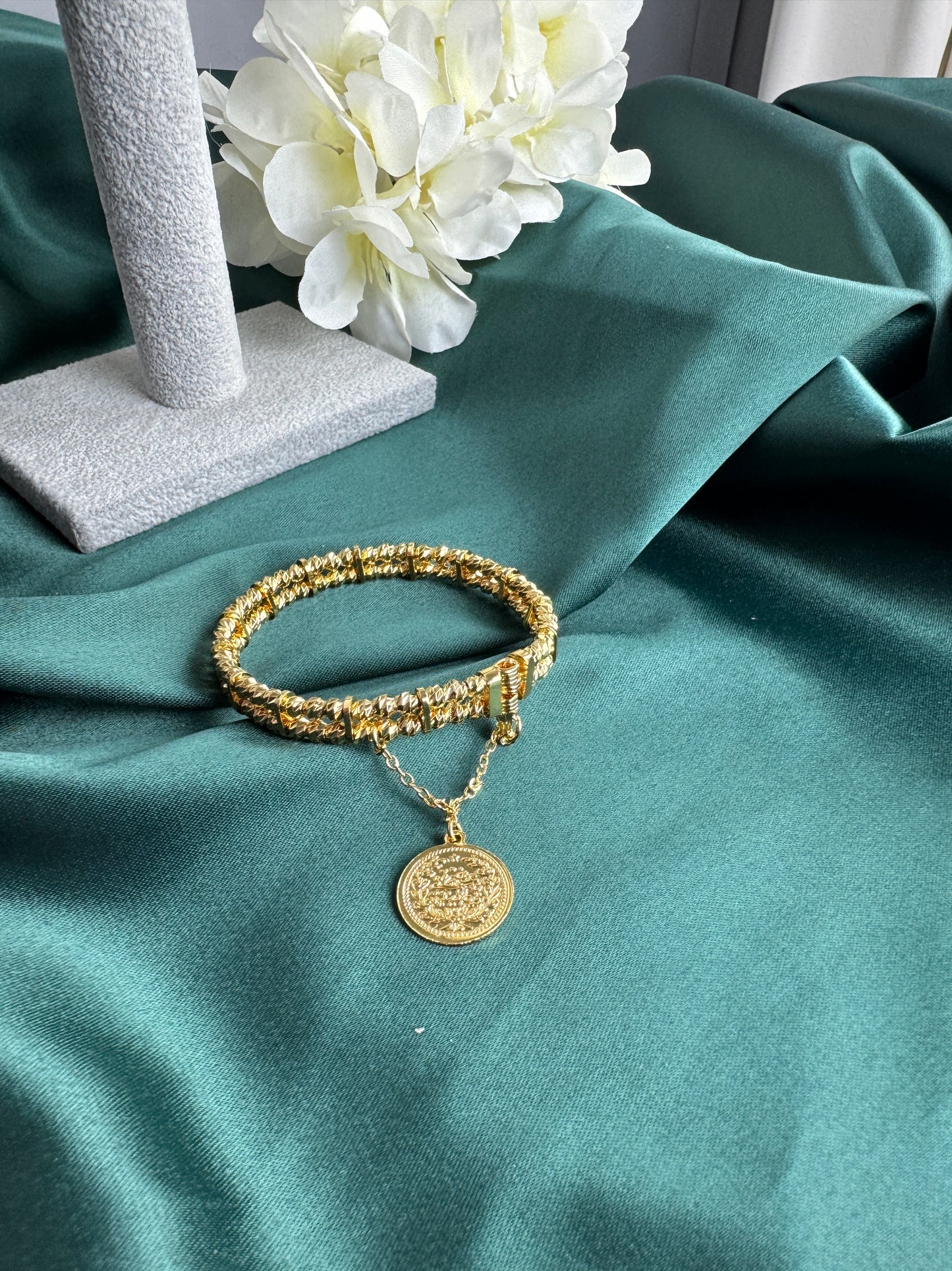 ITALIAN GOLD BRACELET.