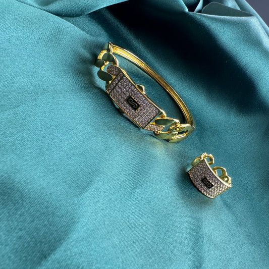 ITALIAN GOLD BRACELET AND RING SET.