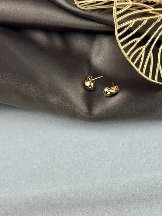 ITALIAN GOLD EARRINGS.