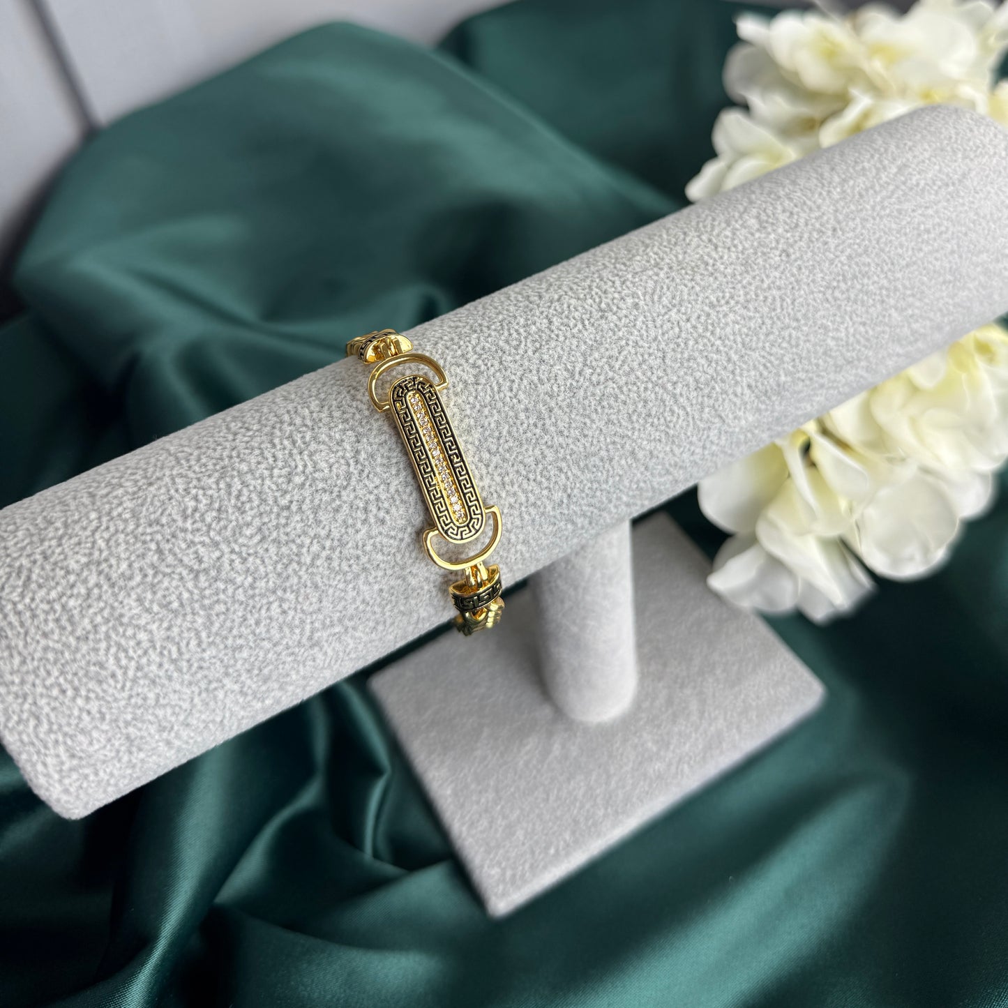 ITALIAN GOLD BRACELET.