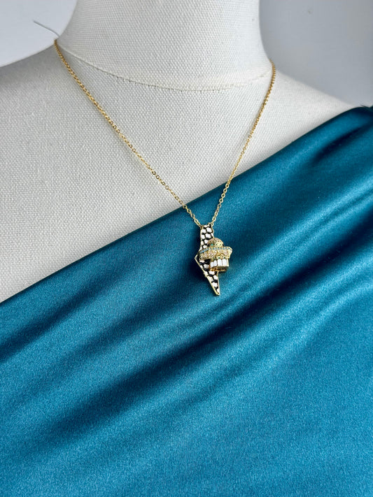 ITALIAN GOLD NECKLACE.