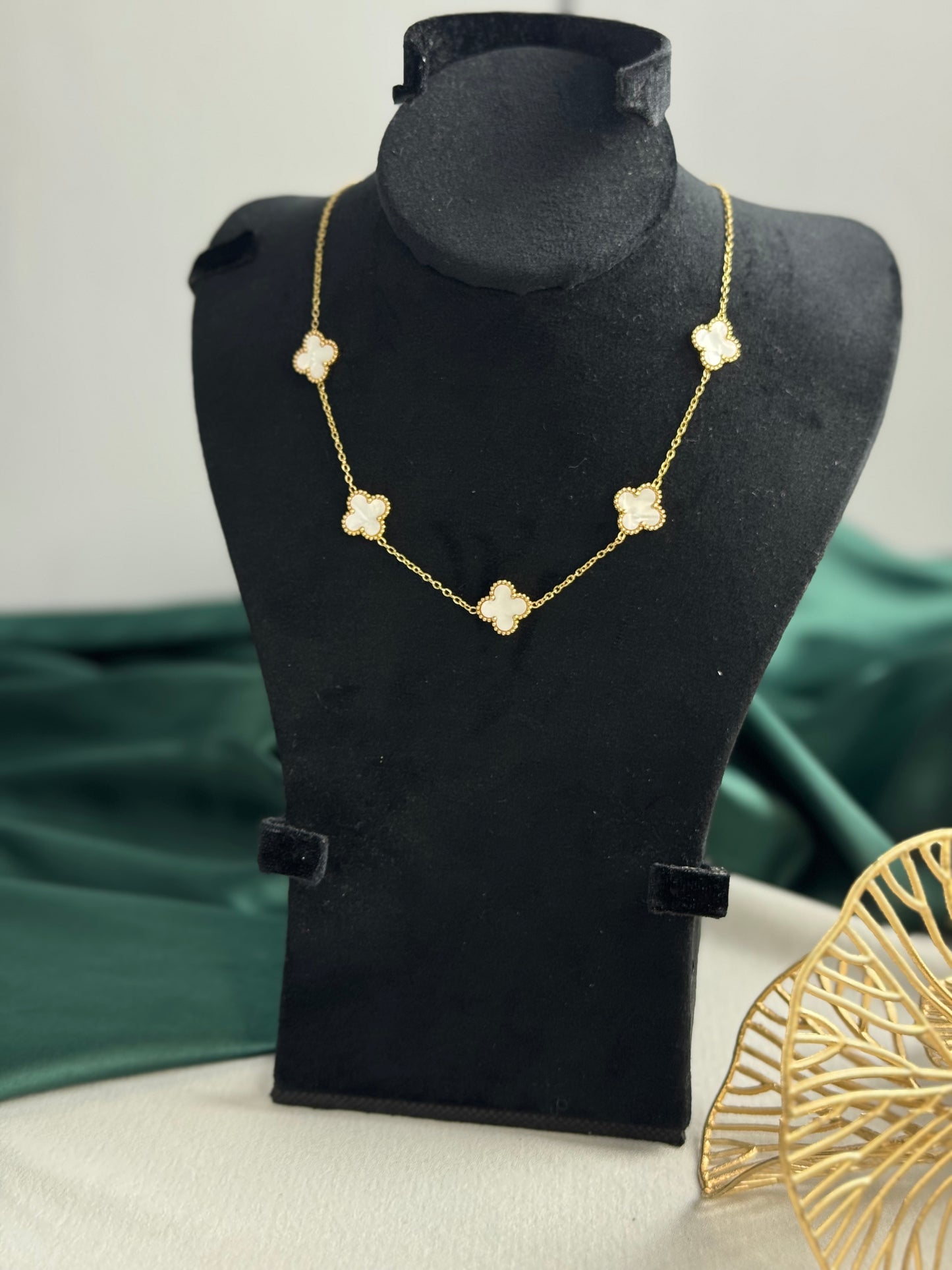 ITALIAN GOLD NECKLACE.