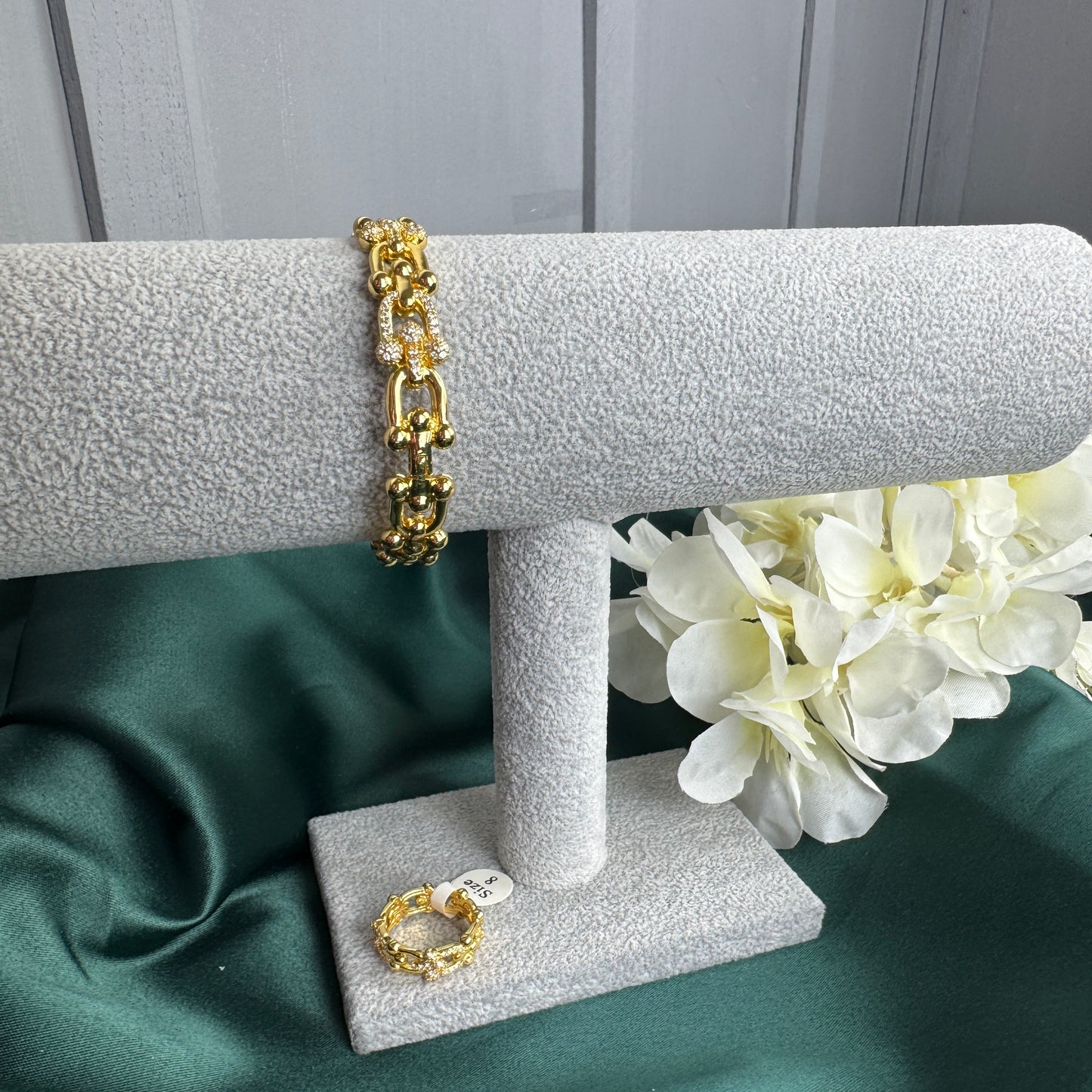 ITALIAN GOLD BRACELET AND RING SET.