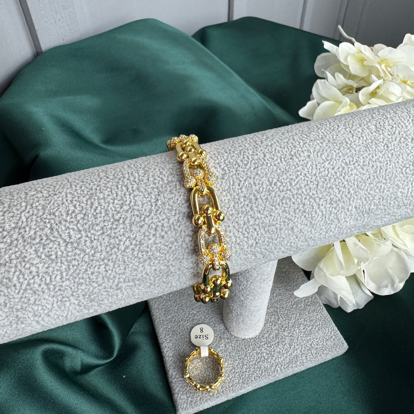 ITALIAN GOLD BRACELET AND RING SET.