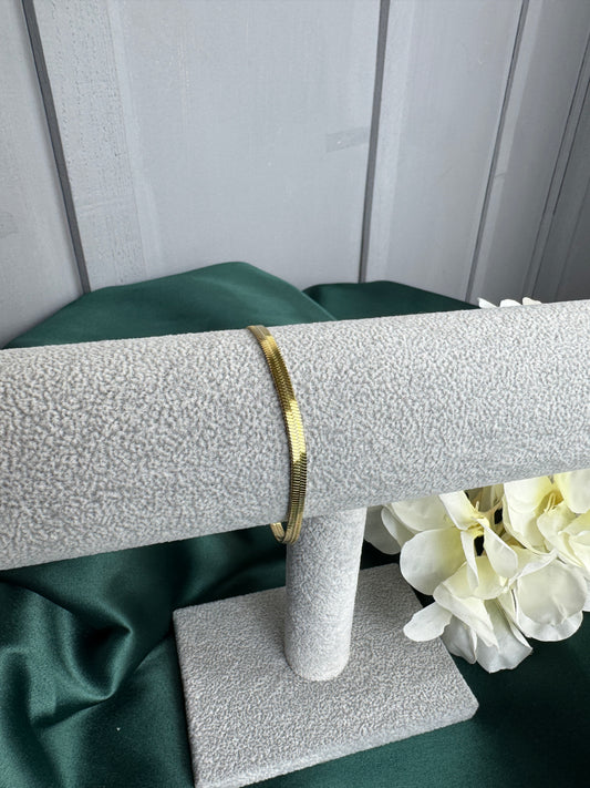 ITALIAN GOLD BRACELET.