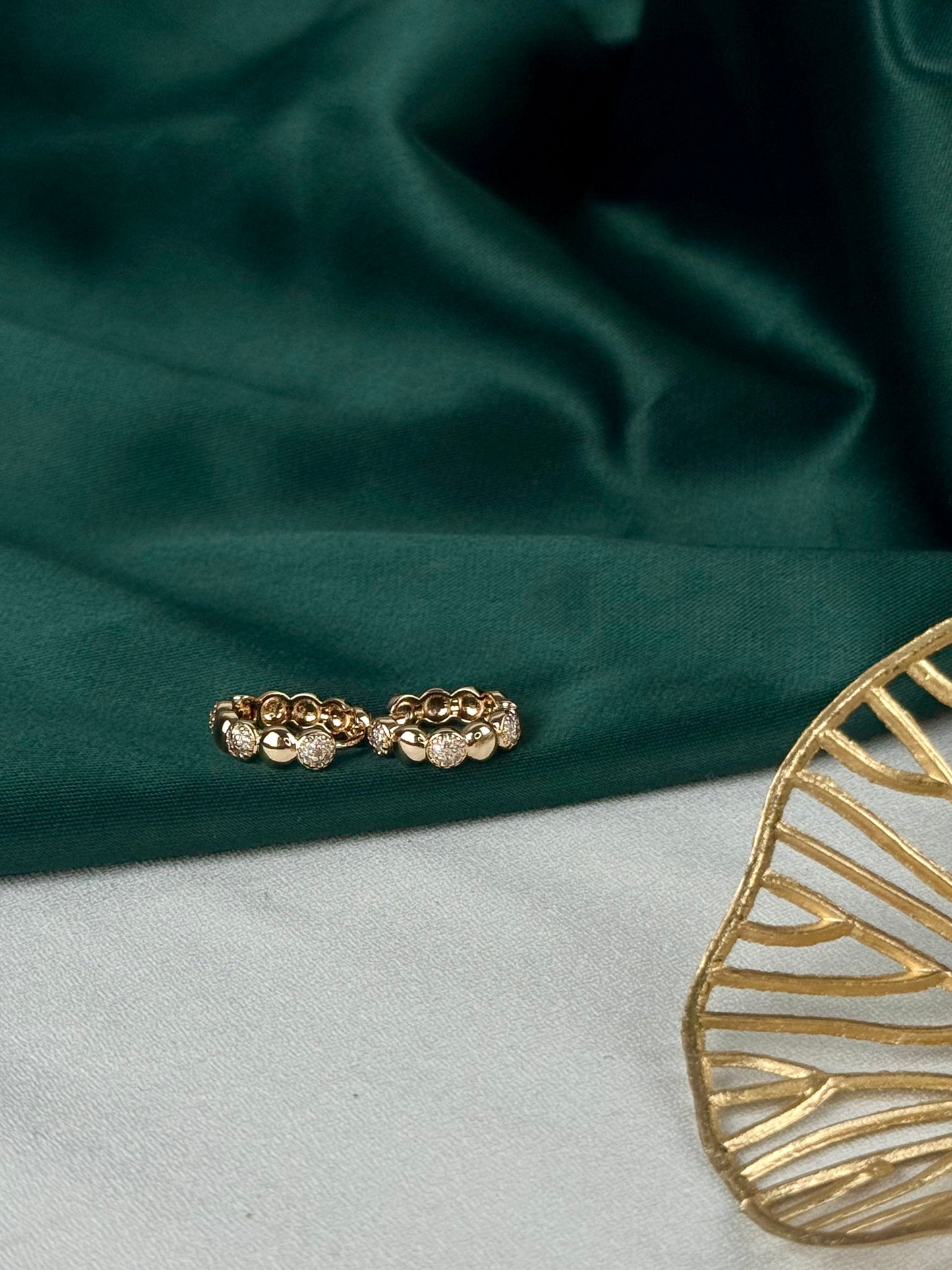 ITALIAN GOLD EARRINGS.