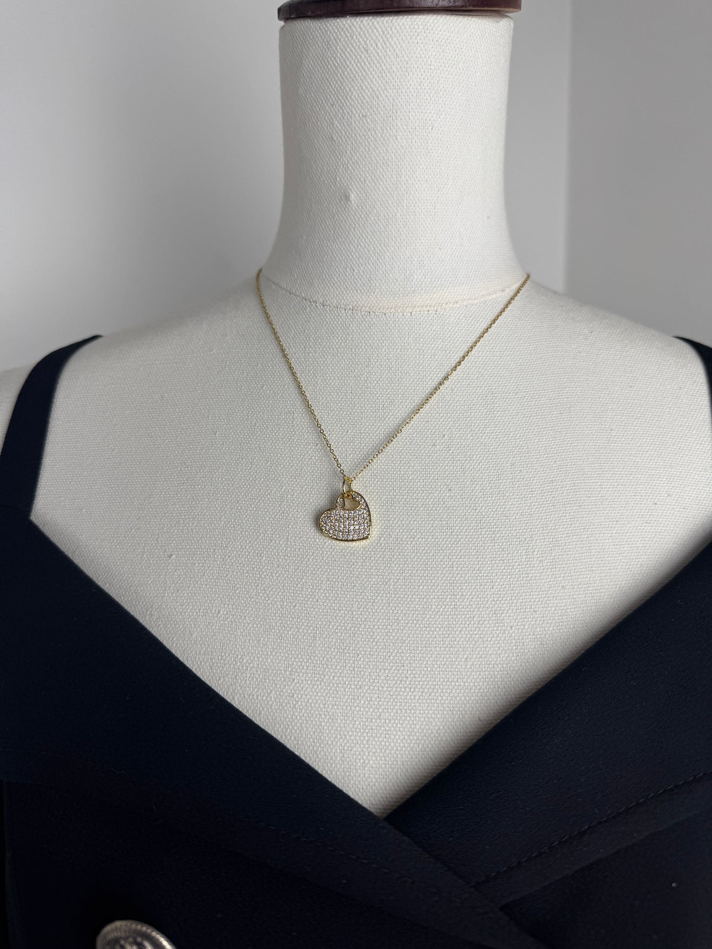 ITALIAN GOLD NECKLACE.